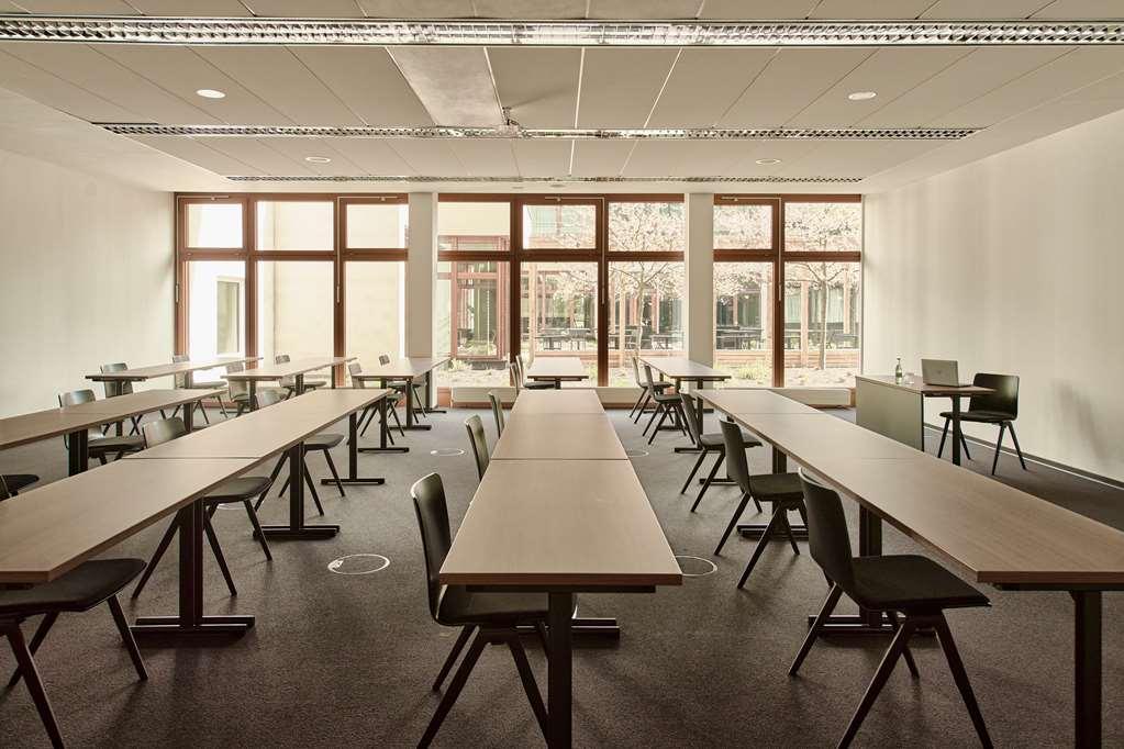 Отель Bold Campus Кёнигштайн  Удобства фото